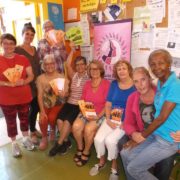 Les femmes de La Marie Debout tiennent le kiosque durant les 3 jours de la vente trottoir de la Promenade Ontario