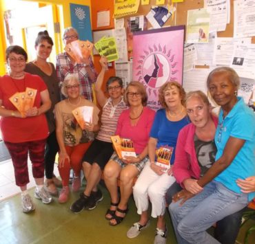 Les femmes de La Marie Debout tiennent le kiosque durant les 3 jours de la vente trottoir de la Promenade Ontario